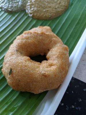 Vadai (nice!) at Murugan Idli Shop in Central Singapore