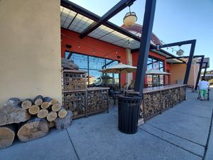 Outdoor seating at The Pizza Cart in Cedar City