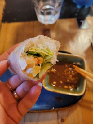Summer roll with tofu & peanut sauce at Uncle Van - Steingasse in Salzburg