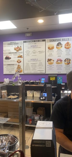 Options and flavors  #Veganuary at Cinnaholic - Blue Diamond in Las Vegas