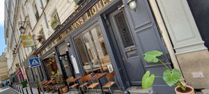 Facade and terrasse at Mōpa in Paris
