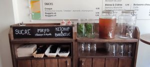 Sauce and drinks at Mōpa in Paris