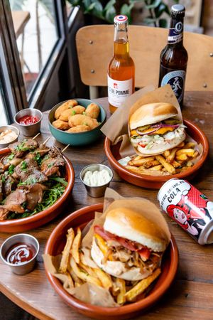 Burgers at Mōpa in Paris