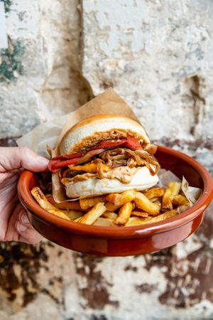 bacon burger at Mōpa in Paris