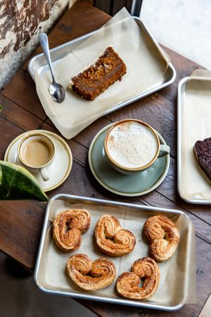 desert and latte  at Mōpa in Paris
