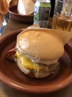 Vegan Bacon burger  at Mōpa in Paris