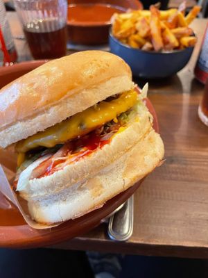 Cheddar burger with chips (fries)   at Mōpa in Paris