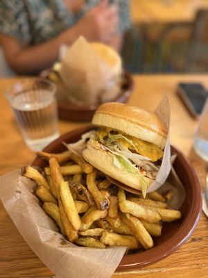 Cheese burger - 9.5€ and fries - 4.9€  at Mōpa in Paris