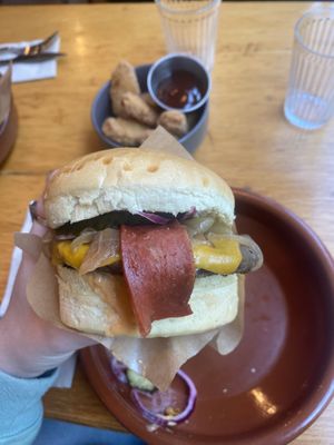 “Bacon” burger   at Mōpa in Paris