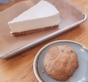 Cheesecake (a bit dry) and peanut butter cookie at Mōpa in Paris