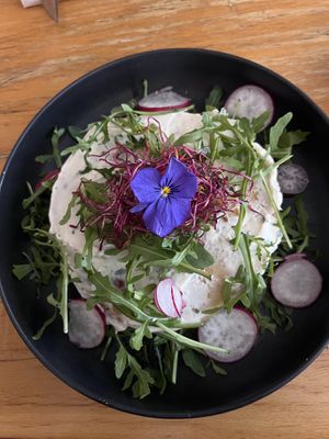 Pancakes salés fromage frais et houmous   at Mōpa in Paris