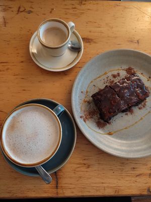 Brownie with chai latte and coffee at Mōpa in Paris