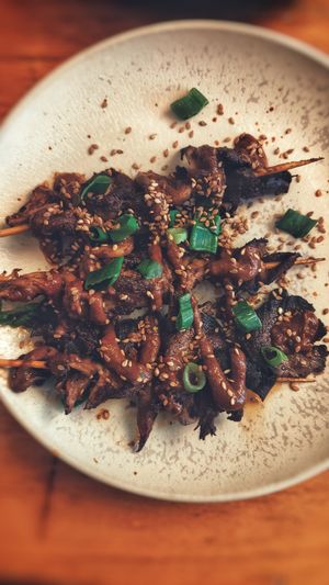 Brochettes de pleurotes grises, sauce satay, sésame et cébettes at Mōpa in Paris