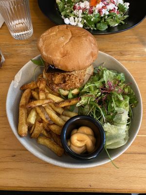 Burger du moment  at Mōpa in Paris