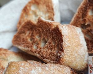 Toasted bread at Mōpa in Paris