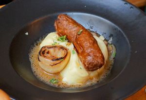 Saucisse purée at Mōpa in Paris