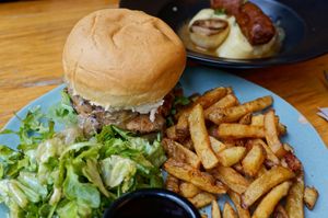 Burger w/portobello mushroom at Mōpa in Paris