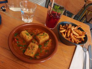 Chakchouka and organic tofu (Peppers, tomatoes, fried tofu, and parsley) and french fries at Mōpa in Paris