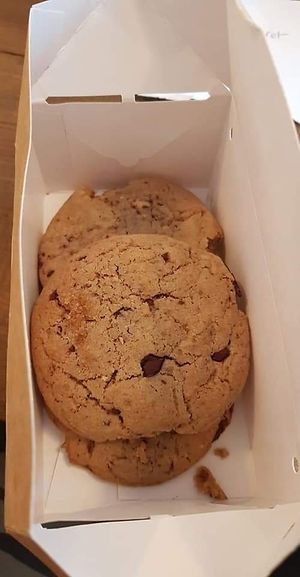 Vegan cookies at Mōpa in Paris