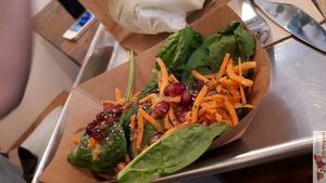 Salad at Mōpa in Paris