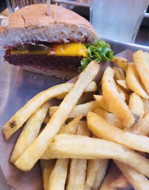 French fries at Mōpa in Paris