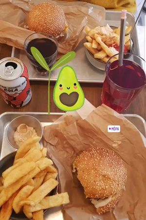 🍔🍟✨ at Mōpa in Paris