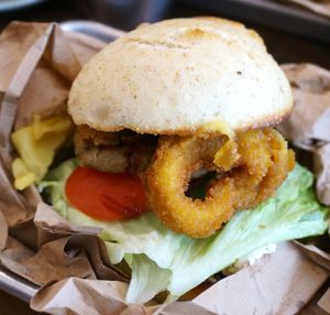 Mopa burger at Mōpa in Paris