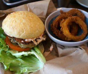 Chorizo burger + Onion Rings at Mōpa in Paris