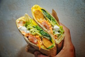 Hot dog at Mōpa in Paris