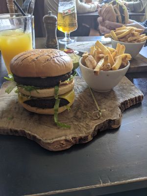 Excellent choice of vegan and veggie burgers, including their vegan "Big Mac", although I think comparing it to a Big Mac doesn't really do it justice. Dog friendly too. at The Queens Head in Farnham