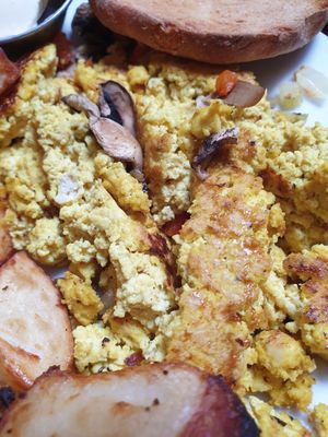 tofu scramble at Follow Your Heart Market & Cafe in Canoga Park