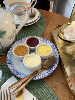 Vegan spreads 🌱  at Alice & Kattens Tesalong in Lund