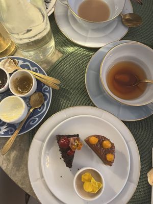 You get three kinds of cake  at Alice & Kattens Tesalong in Lund