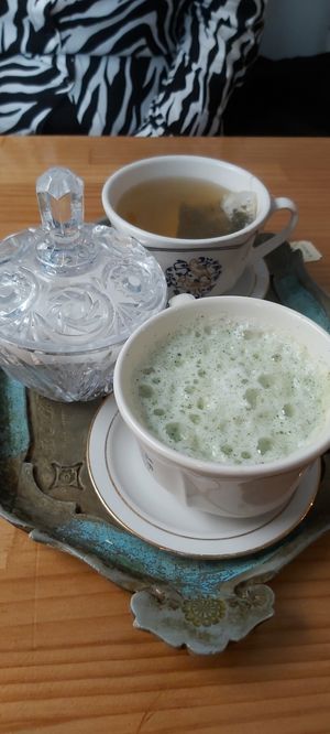 Té matcha y té blanco at Nude Bistrot in Jaen