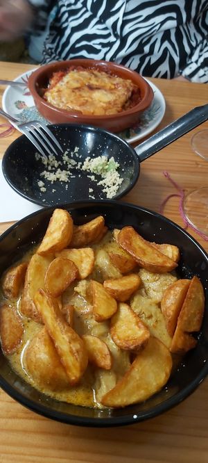 Heura a la pepitoria, tapa de tabule con verduras y berenjenas a la parmesana. at Nude Bistrot in Jaen