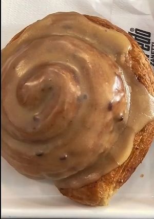 Girella alla cannella (cinnamon roll) vegana at Pasticceria Ki  in Minerbio