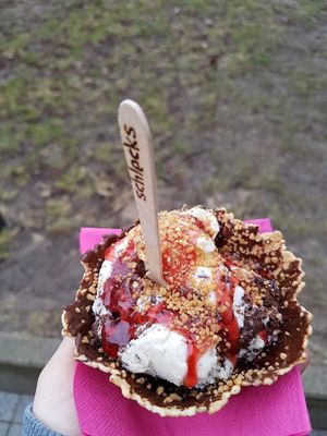 Oreo ice cream with strawberry sauce at Schlecks in Osnabrueck