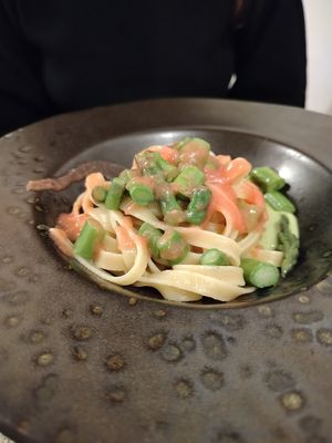 Tagliatelle con crema di fame, asparagi e coulis di pomodoro at Orto in Gubbio