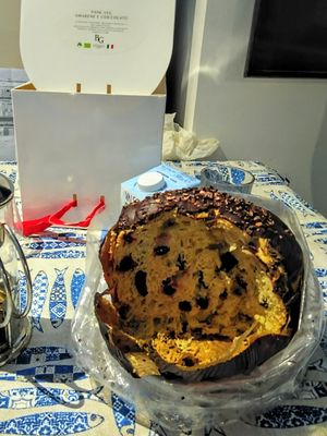 Natale 2021: gelateria Gianni offre 2 tipi di panettone vegan fatto da loro: OTTIMO!  #Veganuary at Gelateria Gianni in Bologna