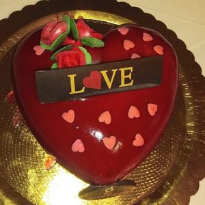 Torta gelato vegan di San Valentino, su richiesta at Gelateria Gianni in Bologna