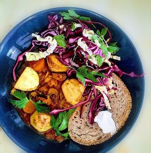 100kr for food ( daily changing menu )
No meat policy in solros :)🌻 beetwen kl 12.00-19.00.
Suber good price for being in Norway! at Solros in Bergen