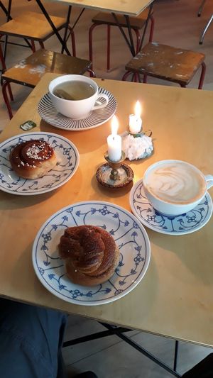 Cardamom roll, cinamon roll, cappucino with soy milk and tea at Solros in Bergen