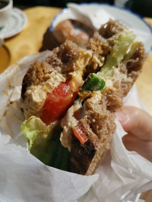 Vegan hummus sandwich at Solros in Bergen