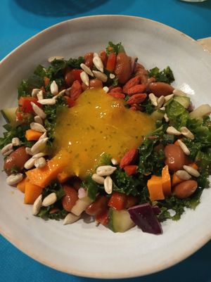 Ensalada deliciosa! at CactusCat Bar in Barcelona