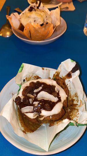 Esto es lo mejor , el postre , muffin de zanahoria que es una autentica maravilla  at CactusCat Bar in Barcelona