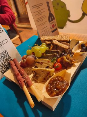 Tabla de quesos. Muy completa. at CactusCat Bar in Barcelona