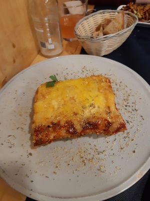 Gran porción de lasaña at CactusCat Bar in Barcelona