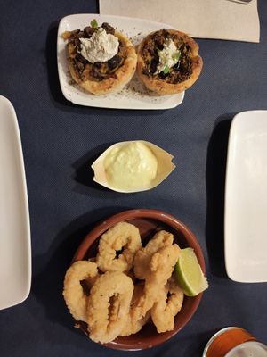 Aros de konjec y quiche de champis at CactusCat Bar in Barcelona