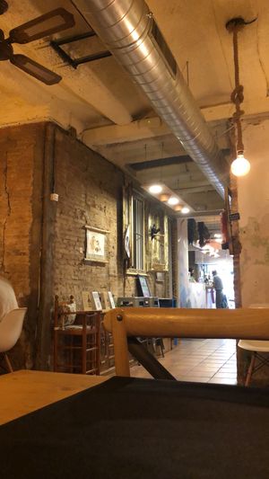 Ambiente tranquilo y cuidadoso de la separación. 
El personal es muy carismático y súper buena onda.  at CactusCat Bar in Barcelona