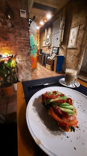 Tostada de palta (aguacate), tomate fresco y seco y queso vegan. at CactusCat Bar in Barcelona